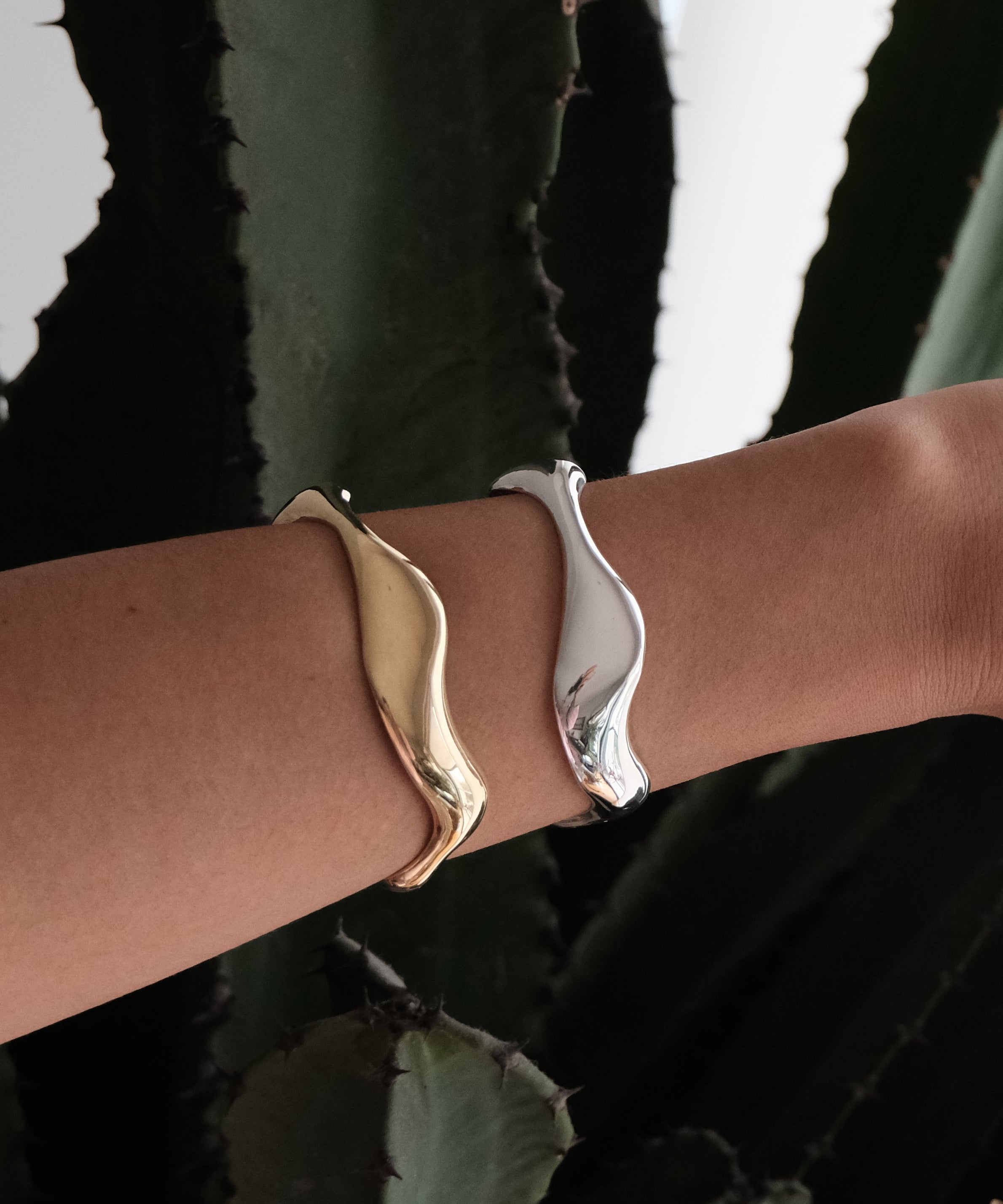 Olas Polished Bangle